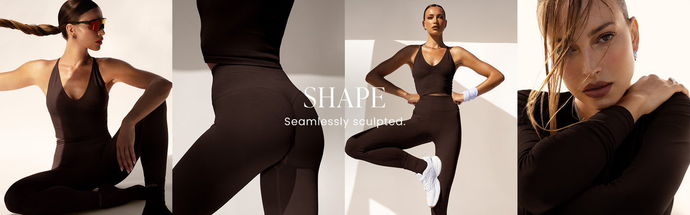 Modell poserar i Chocolate Shape sömlös topp och leggings