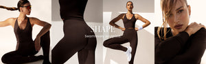 Modell poserar i Chocolate Shape sömlös topp och leggings